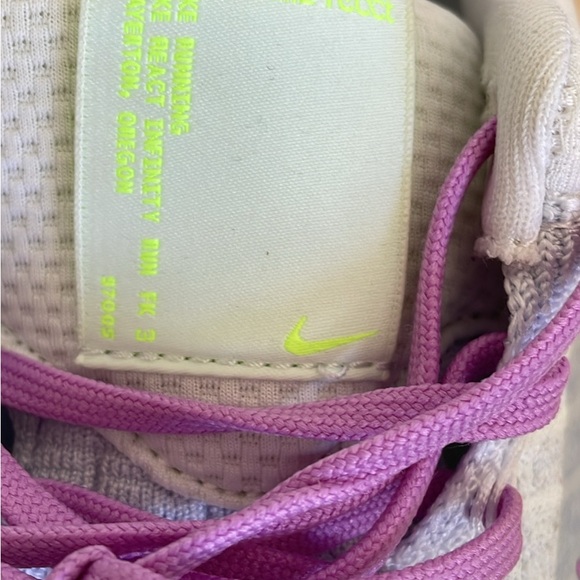 Nike Women's Athletic Shoes in Gray and Pink - Picture 3 of 4